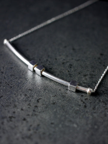 moving-elements-silver-cube-bar-necklace