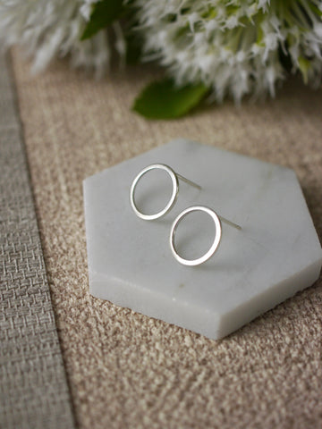 simple-silver-circle-geometric-handmade-studs