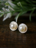 white-pearl-cultured-pearl-simple-silver-stud-earrings