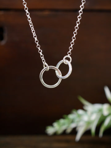 Amazon.com: Dainty Engraved Linked Ring Necklace, Triple Double  Interlocking Circle Necklace, Custom Family Necklace, Personalised Russian Ring  Necklace, Engraved Linked Circle Charm Necklace, Gift for Mum : Handmade  Products